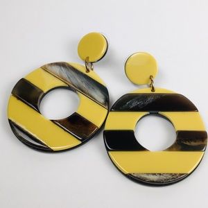 Acrylic Dangle Earrings Yellow & Black